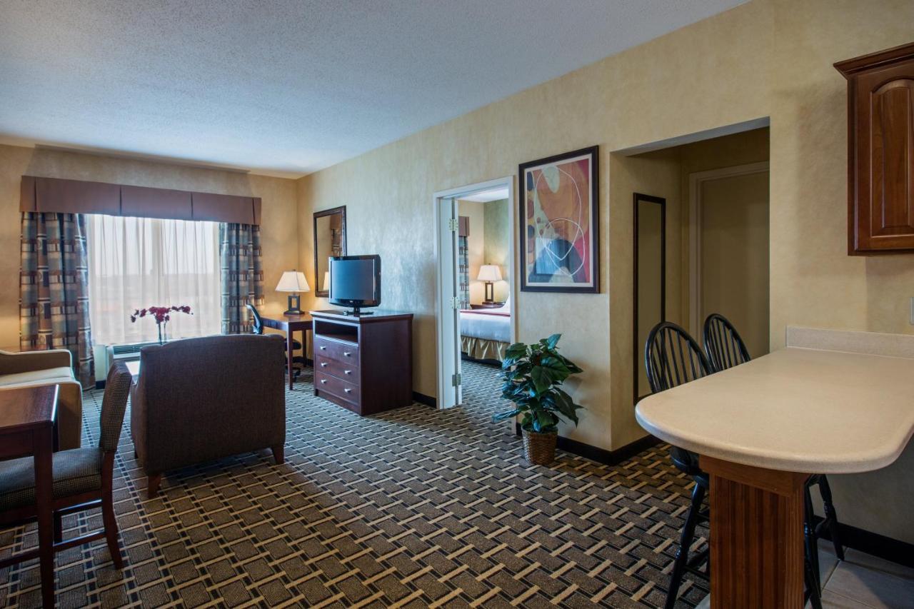 Holiday Inn Express Hotel & Suites Youngstown North-Warren/Niles By Ihg Exterior foto